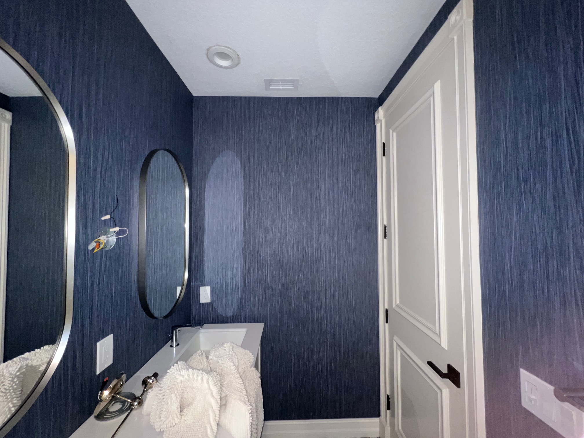 Aventura wallpaper installation service - professional installer